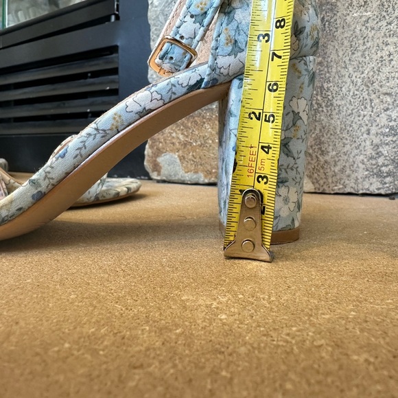 Perphy Floral Printed Open Toe Ankle Strap Chunky Heel Sandals - Picture 8 of 9